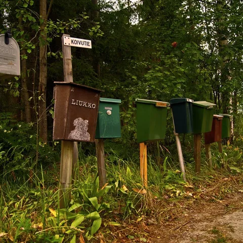 Boîtes aux lettres rurales en bord de chemin