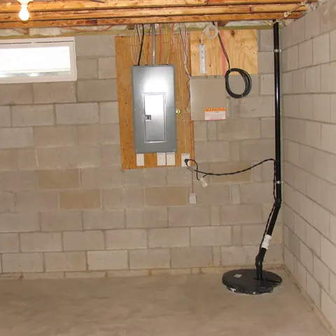 Pompe de puisard dans un sous-sol